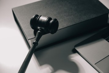 Основатель Ralf Ringer стал ответчиком по еще одному миллиардному иску