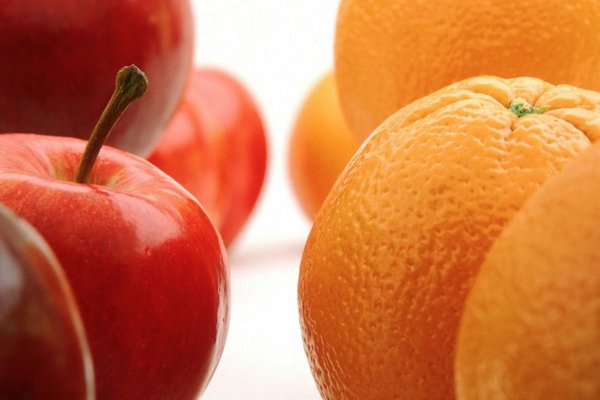 Немецкие эксперты предсказали рост цен на апельсины и яблоки в России