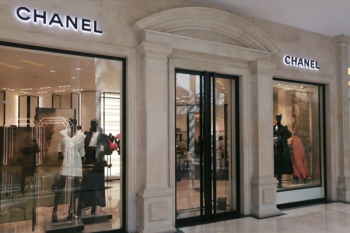 Chanel возобновляет работу в России?
