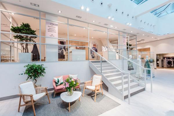 H&M открыл магазин нового формата в Германии – с йогой и кафе