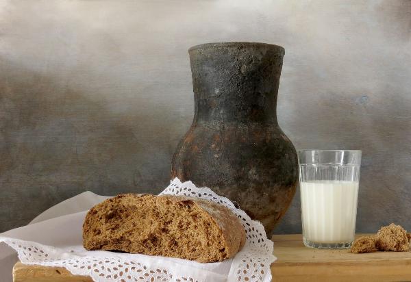 Россияне стали покупать больше хлеба и молока