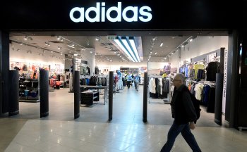 Adidas «незамедлительно» приостановил сотрудничество с РФС