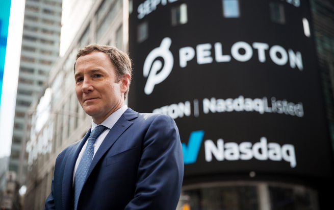 Сооснователь Peloton Джон Фоли покинет пост гендиректора после падения акций компании на 79%