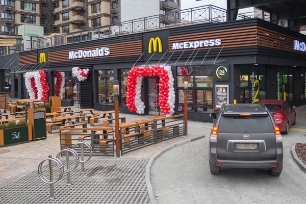 McDonald’s временно приостановила работу на Украине
