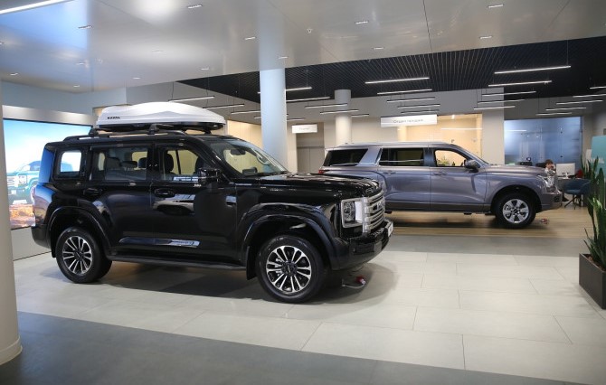 Продажи новых легковых машин в 2025 году упали впервые за последние три года