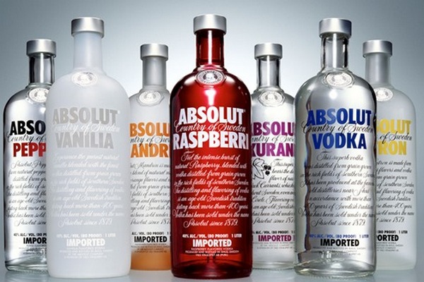 Сотрудники производителя водки Absolut разделись для рекламного ролика