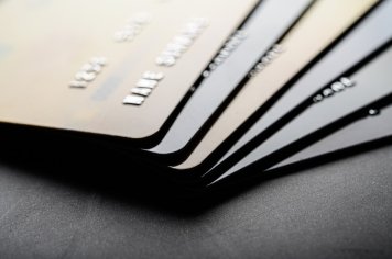 ЦБ хочет ограничить период использования карт с истекшим сроком