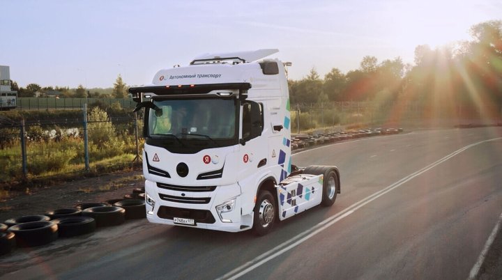 Роботрак «Яндекса» автономно доехал из Москвы в Петербург