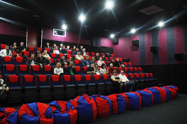 Кинотеатры могут обязать рассказывать об эвакуации перед сеансом