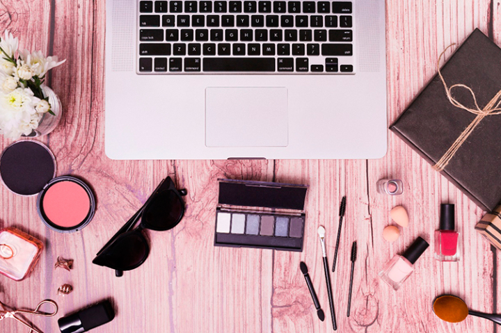 Кейс hollyshop: как мы сэкономили 1500 часов и 2 млн рублей, внедрив нейросети в работу