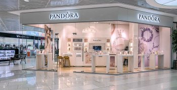 Ювелирные магазины Pandora в России сменят название и формат