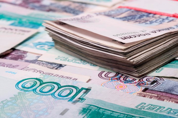 Дефицит ликвидности достиг 2 трлн рублей на фоне рекордного спроса на наличные