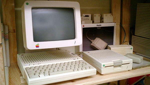 Яблочко далеко упало, или как в  Apple расстались с первым компьютером