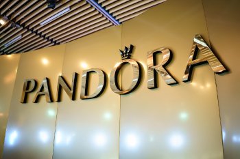 Pandora увеличила прибыль и выручку в IV квартале сильнее прогнозов
