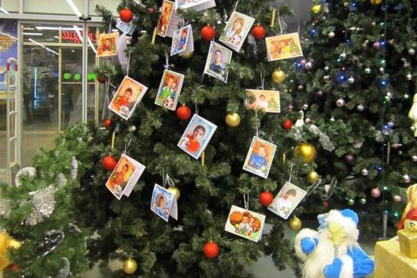 METRO пригласил всех желающих купить новогодние подарки для нуждающихся детей 