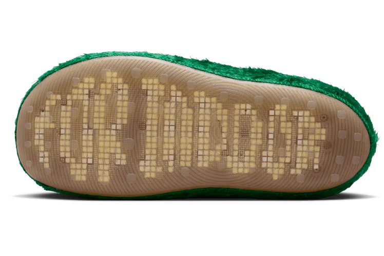 Nike создал две модели необычных шлепок (ФОТО) - №4