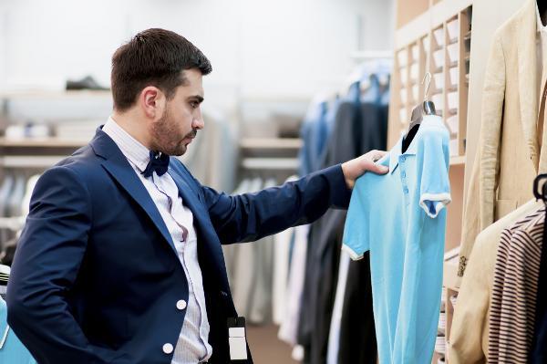 Мужчины стали покупать в два раза больше одежды в 2021 году