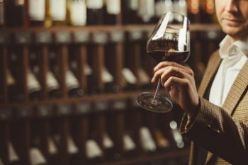 SimpleWine открыла две винотеки в Нижнем Новгороде SimpleWine открыла две винотеки в Нижнем Новгороде