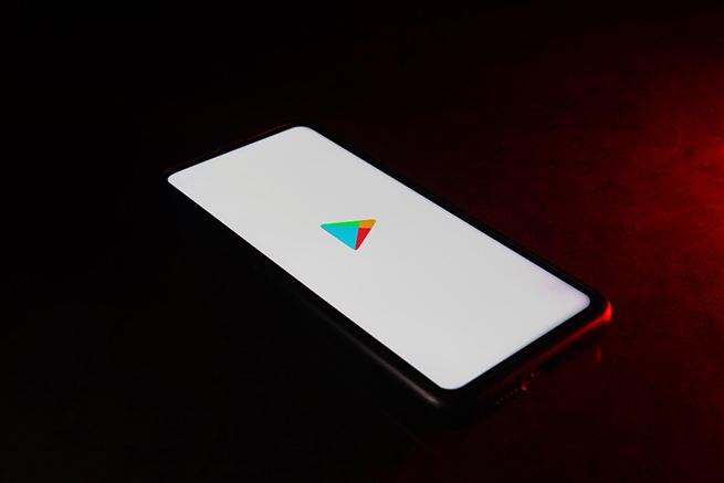 Google Play исключил из каталога приложения «Макс» и VK