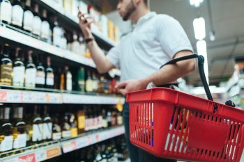 Госдума одобрила право местных властей устанавливать границы продажи алкоголя