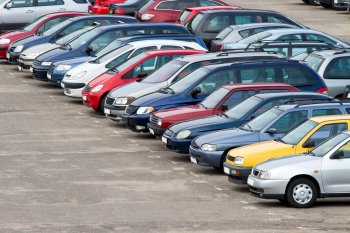 Производство легковых автомобилей в РФ в I квартале снизилось в 2,8 раза
