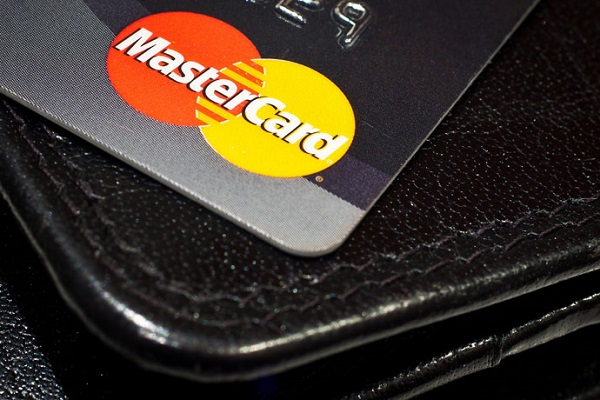 Visa и MasterCard работают в Крыму в обход санкций США