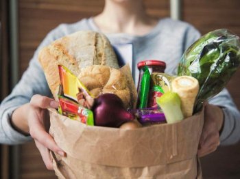 В январе 2023 года интернет-магазины и сервисы доставки продуктов питания выполнили почти 43 млн заказов