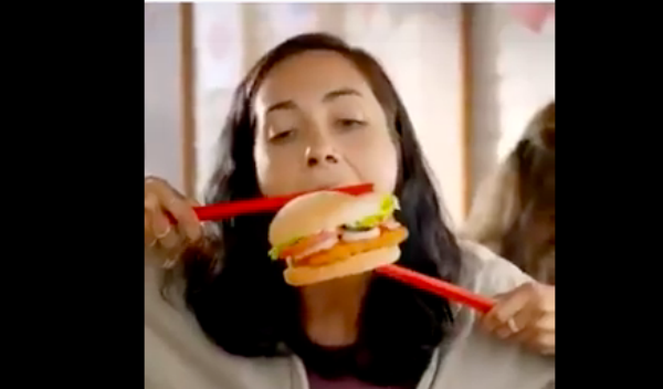 Burger King угодил в расовый скандал за рекламу с палочками для еды