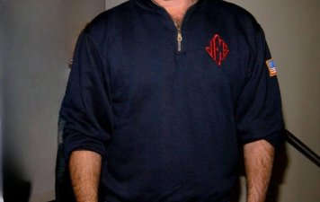 Wilberries и Ozon снимают с продажи свитер «Эпштейна»