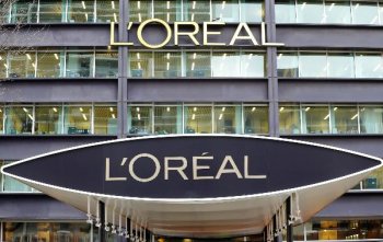L'Oreal опровергла информацию о готовности возобновить поставки продукции в Россию