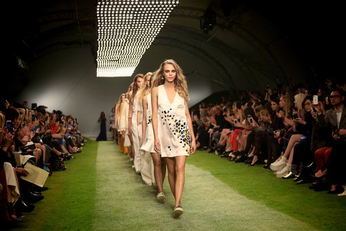 Topshop Unique будет продавать модные коллекции сразу после показа Topshop Unique будет продавать модные коллекции сразу после показа