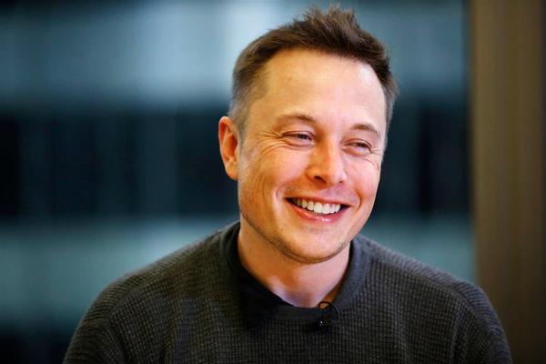 Tesla наймёт сотрудника, который будет защищать Илона Маска в соцсетях