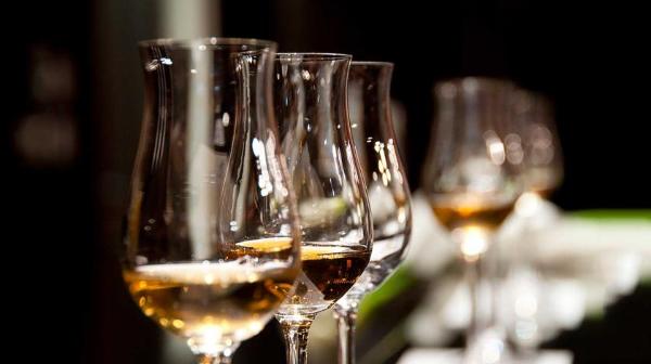 Составлен рейтинг популярных перед Новым годом алкогольных напитков