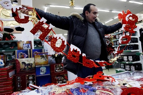 Почти 1 трлн рублей потратили россияне в новогодние каникулы