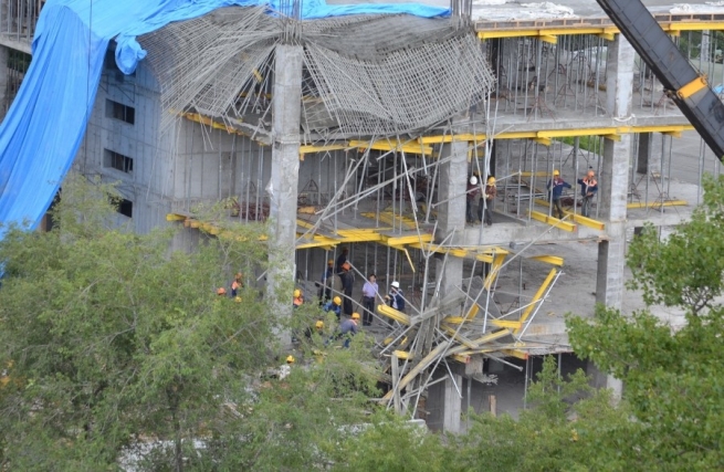 При обрушении торгового центра во Владивостоке пострадали рабочие из КНДР