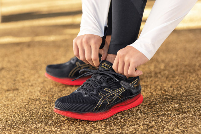 ASICS создала кроссовки, помогающие сохранить энергию в беге на длинные дистанции