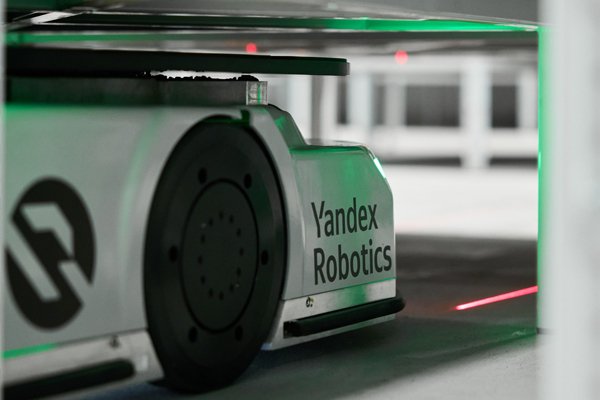Яндекс Лавка запустила первый роботизированный даркстор (ФОТО) - №4