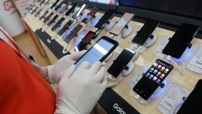 Доля продаж смартфонов Samsung в России снизилась в два раза Доля продаж смартфонов Samsung в России снизилась в два раза