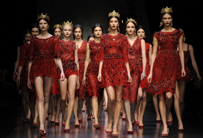 Fashion-дайджест: российский люкс по-китайски и «Цветной» без одежды