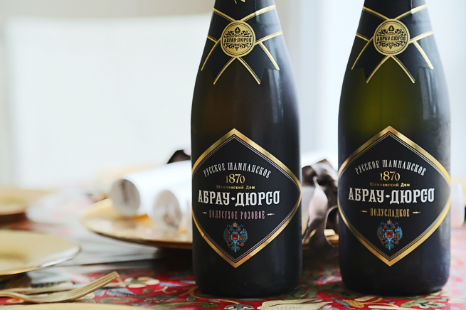 Власти Татарстана заставили «Абрау-Дюрсо» заклеить двуглавого орла на этикетках шампанского