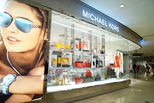 Чистая прибыль Michael Kors во II квартале упала на 16%