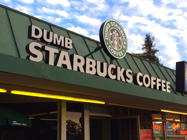 В Лос-Анджелесе открылся «дурацкий» Starbucks В Лос-Анджелесе открылся «дурацкий» Starbucks