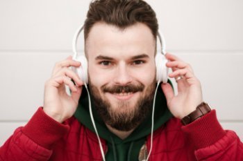 В России растет интерес к проводным наушникам В России растет интерес к проводным наушникам