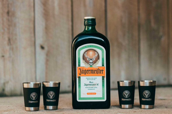 Jägermeister подал два иска к калужскому ликеро-водочному заводу «Кристалл» Jägermeister подал два иска к калужскому ликеро-водочному заводу «Кристалл»