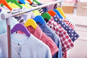 Роскачество выявило нарушения в каждом третьем текстильном товаре для детей и подростков