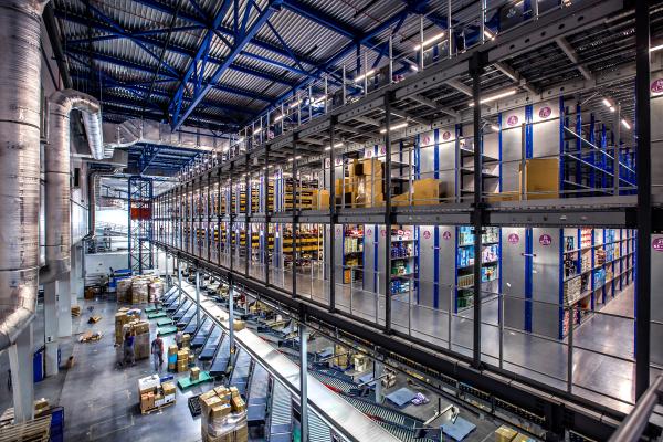 Главное в онлайн-торговле: Ozon нашел замену сгоревшему складу, Wildberries снизит комиссию за быструю доставку, онлайн-ритейлеры попросили продлить мораторий на банкротство