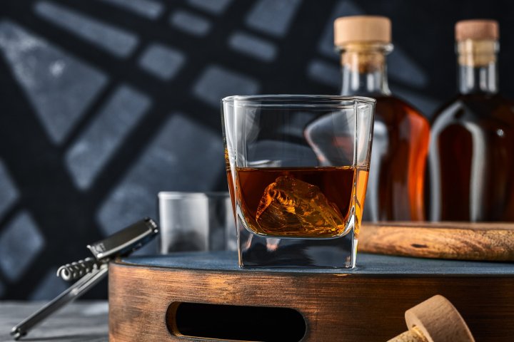 Выпуск крепкого алкоголя упал на 10,9% с начала года