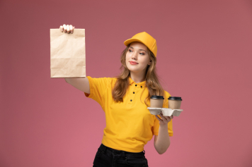 Работа курьером становится все более популярной у девушек