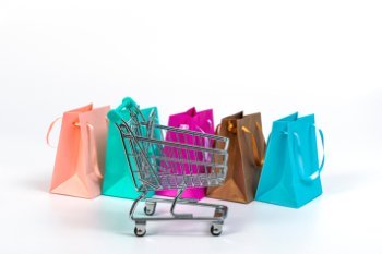 Дом как торговый центр: как стрит-ритейл и ПВЗ выигрывают войну за время покупателя