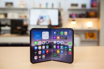 Российские ритейлеры открыли предзаказ на складной iPhone Duo | New Retail